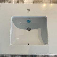 Vanity quartz top and undermount sink