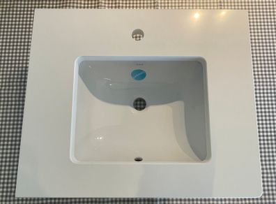Vanity quartz top and undermount sink