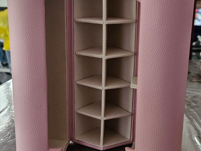 Authentic Lynott Heart Shaped Jewelry Travel Case Storage Box in Pink