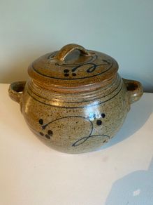 Reduced Large vintage stoneware pot with lid