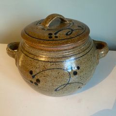 Reduced Large vintage stoneware pot with lid