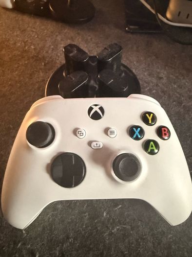 Xbox Series S - 1 Controller - 4 batter pack and charger - HDMI