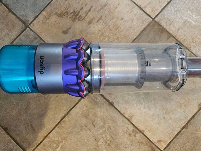 Dyson 5gen with extra battery