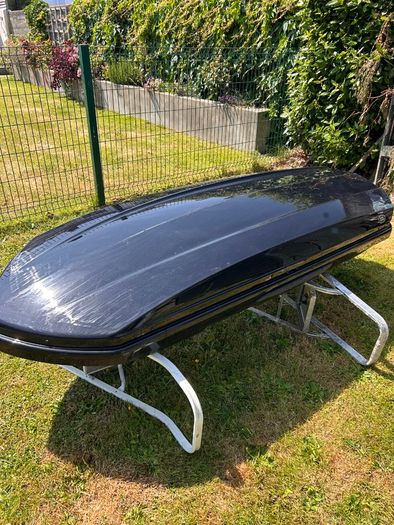 Roof box