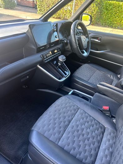 Toyota Voxy 2022