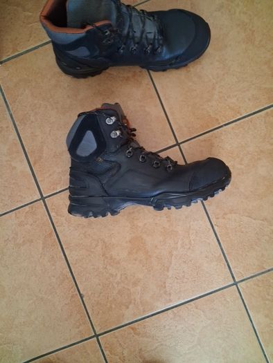 Safety Boots size 9 /43. Steel toe, good quality, good condition.