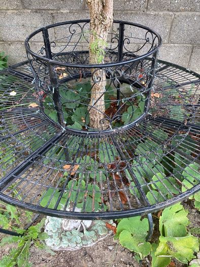 Garden seat for around a tree