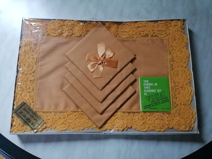 4 Placemats & 4 Napkins
