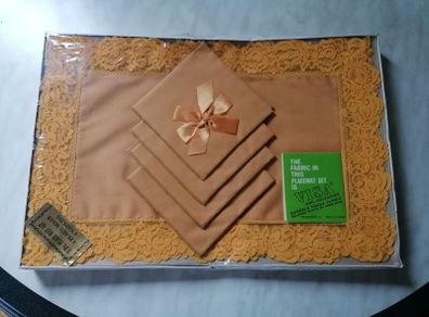 4 Placemats & 4 Napkins