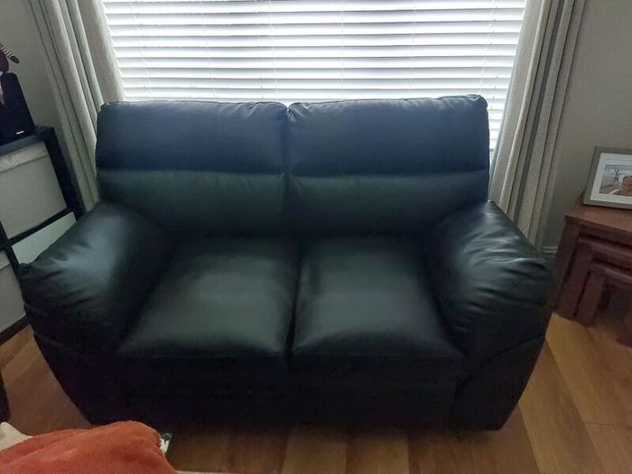 Immaculate Black Leather Look Sofa Set