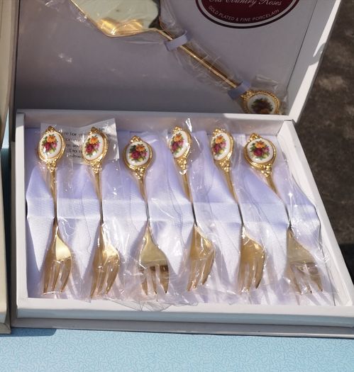 Royal Albert Old Country Roses cake forks and server set