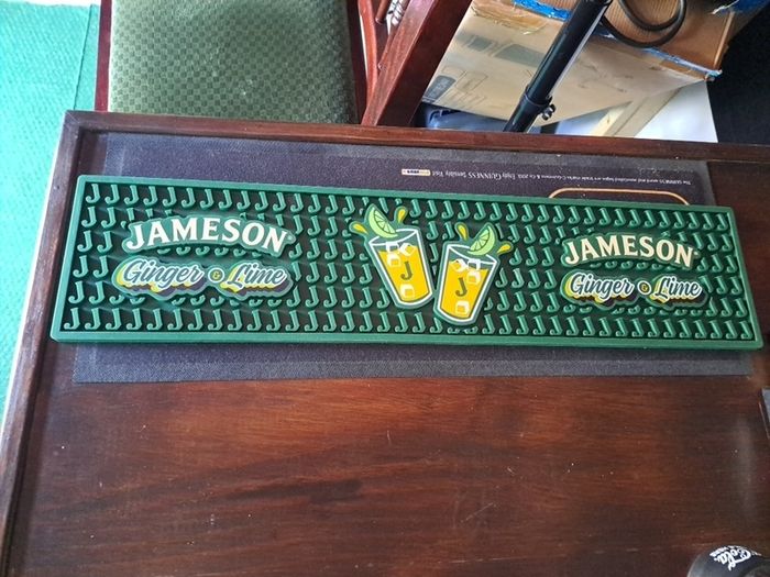 Bar runner