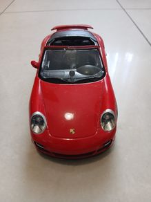 Porsche 911 Carrera S Cabriolet 1:24 Die-Cast - Opening Doors & Engine - Red Convertible