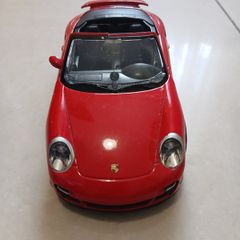 Porsche 911 Carrera S Cabriolet 1:24 Die-Cast - Opening Doors & Engine - Red Convertible