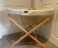 Little Green Sheep Moses Basket and Stand