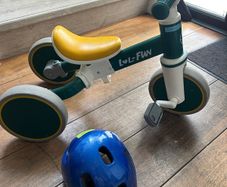 Lol-Fun Convertible Tricycle / Balance Bike with Removable Pedals + Kids Helmet