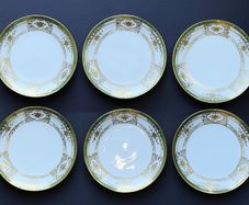 A Set of 6 Noritake Porcelain Plates in the Christmas Ball Pattern