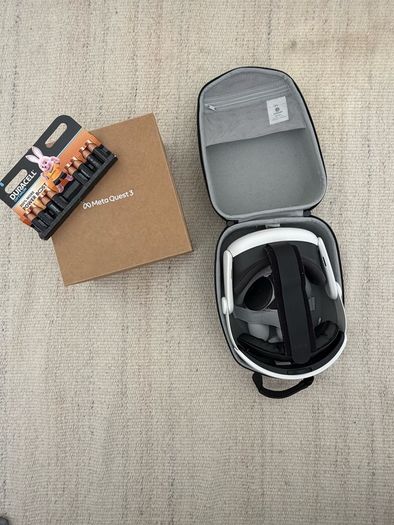Meta Quest 3 512GB - Like New - KIWI K4 Strap, Case & Extras