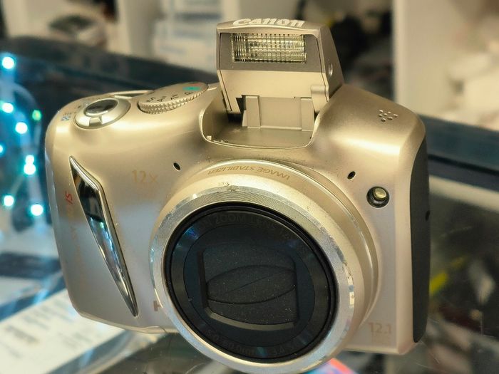 Canon PowerShot SX130 IS Gold 12.1MP 12X Optical Zoom