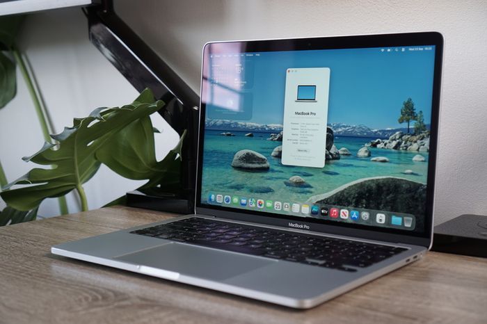 MacbBook Pro 13" 2020 | 10th Gen i5 2.0GHz | 16GB | 512GB