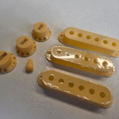 Stratocaster Knobs & Pickup Cover Set