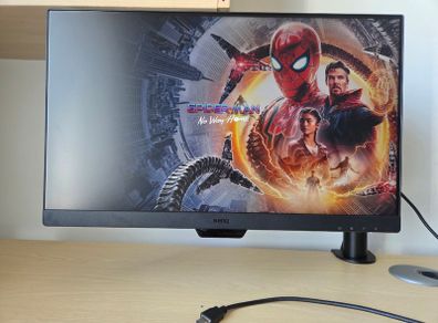 Monitor 24 Inch Benq + monitor arm
