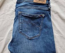 Tommy hilfiger niceville mid stretch Size 39/34 zip fly in good condition