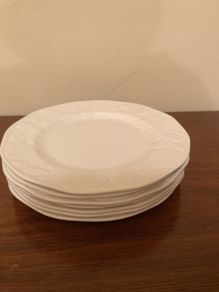 7 Wedgewood "Strawberry & Vine" White Bone China 22cm Lunch/Salad/Breakfast Plates 22cm.