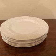 7 Wedgewood "Strawberry & Vine" White Bone China 22cm Lunch/Salad/Breakfast Plates 22cm.