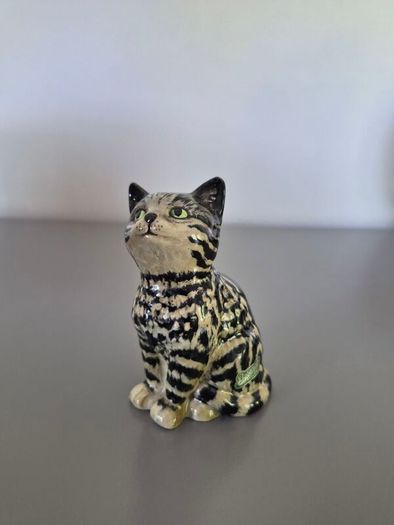 Beswick Model 1886 Persian Kitten - Seated Cat , Looking Up.