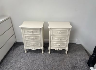 Bedside lockers