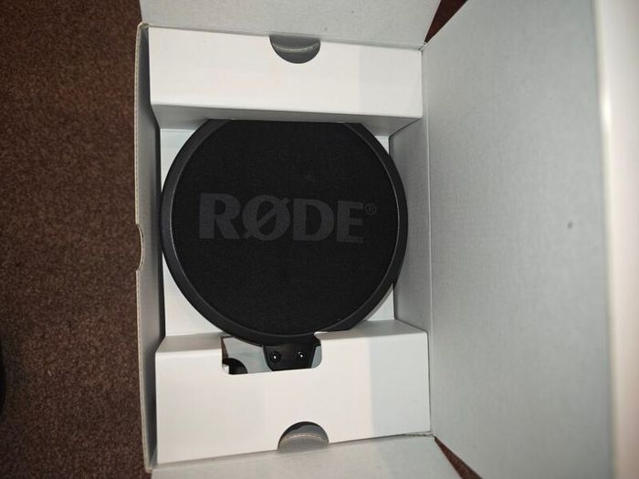 RODE NT1-A Studio Package + WS2 Foam Filter
