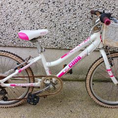 Cuba girls bike