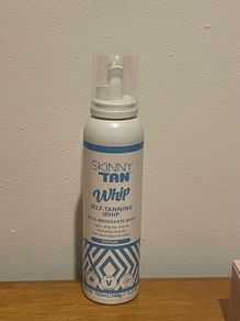 Skinny Tan self tanning whip in medium