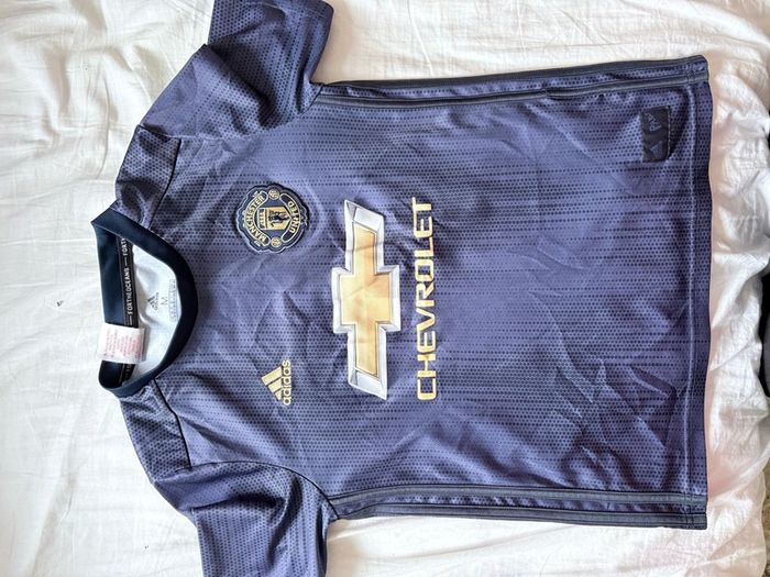 Manchester United jersey away