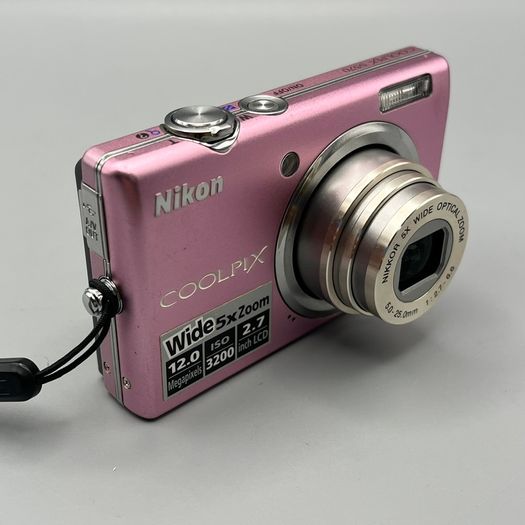 Nikon Coolpix S570 12MP Digital Camera Pink - Full Kit