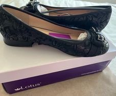womens shoes size 6 (new)