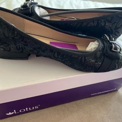womens shoes size 6 (new)