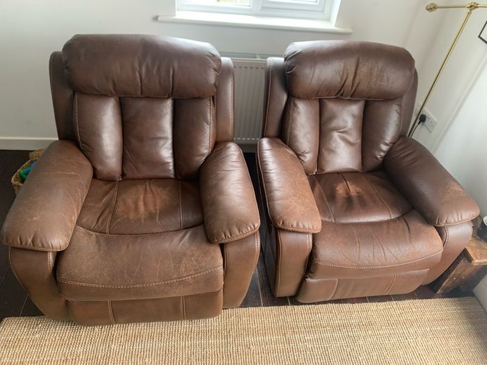 x2 Brown Faux Leather Recliner Chairs