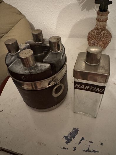 Vintage Barrel Decanter Set with 4 Bottles, Cognac Whisky Gin Martini