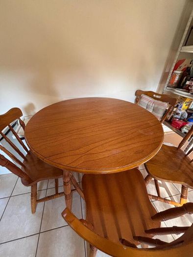 Round Dining Table with 4 Chairs