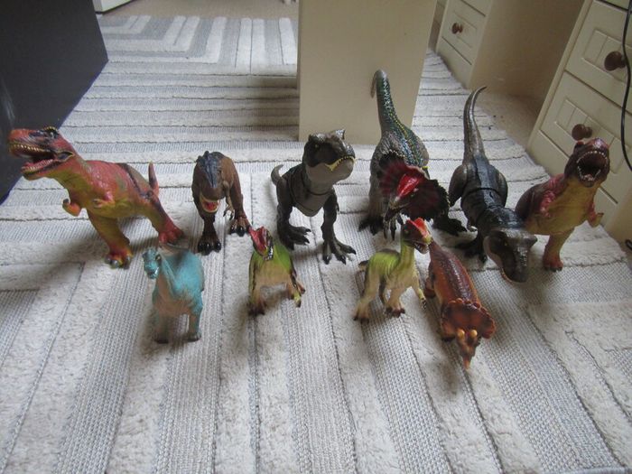 Dinosaur bundle 10 plastic/Rubber dinosaurs