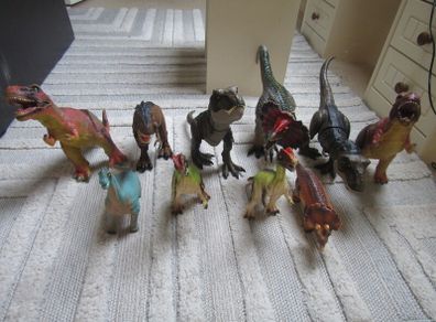 Dinosaur bundle 10 plastic/Rubber dinosaurs