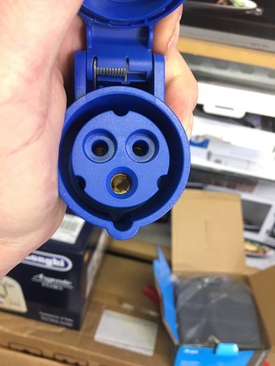 16 Amp 3 Pin Blue Socket 230V