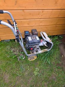 powerwasher for parts or repair /fuel is leaking from the tank /