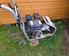 powerwasher for parts or repair /fuel is leaking from the tank /