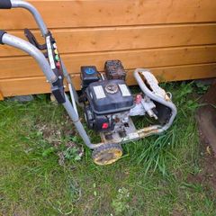 powerwasher for parts or repair /fuel is leaking from the tank /