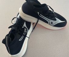 Mizuno Neo Zen runners UK size 9