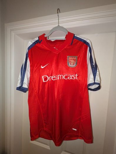 Arsenal 2001/02 Retro Home Kit. Vieira 4 on the back.