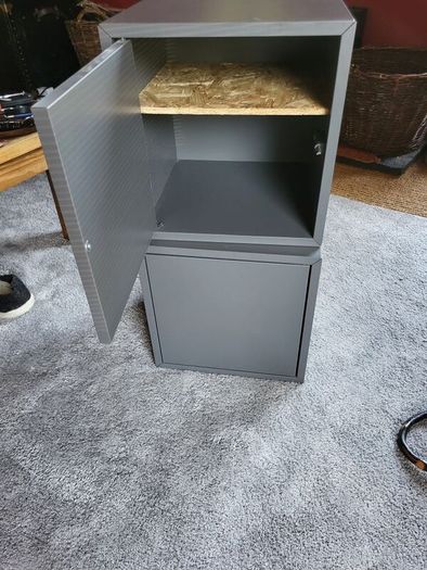 2 x cabinets - wall mountable